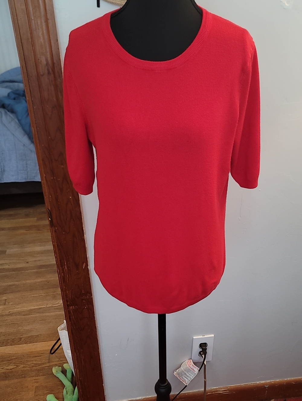 Philosophy Classic Red Short Sleeve Knit Tee size small
